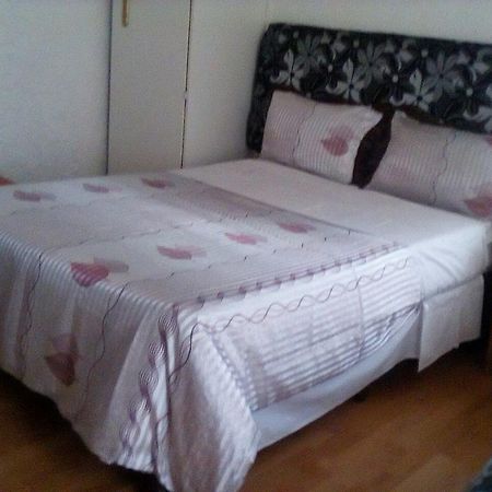 Guest House Macauly โจฮันเนสเบิร์ก ภายนอก รูปภาพ
