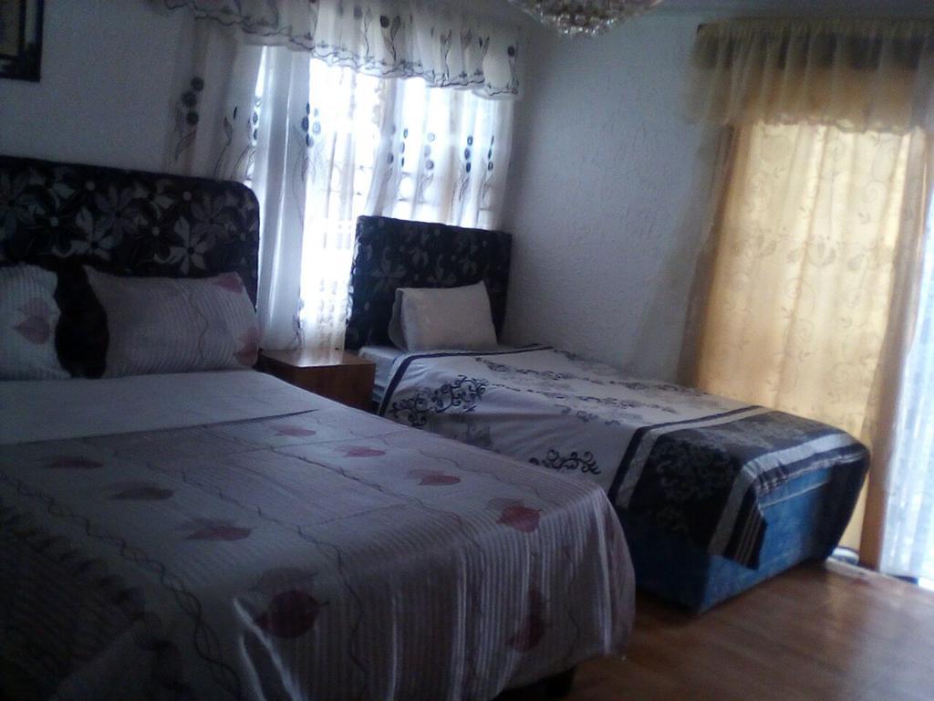 Guest House Macauly โจฮันเนสเบิร์ก ภายนอก รูปภาพ
