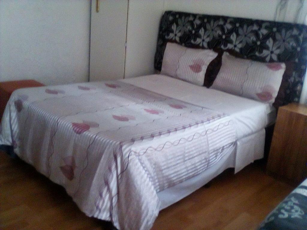 Guest House Macauly โจฮันเนสเบิร์ก ภายนอก รูปภาพ