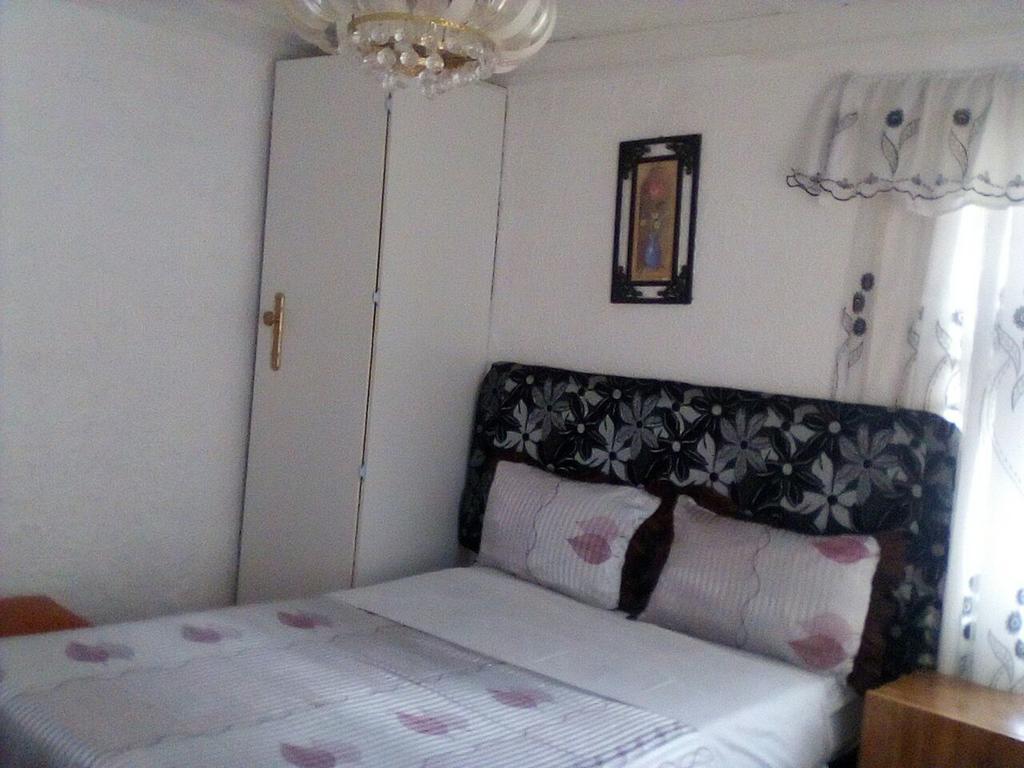 Guest House Macauly โจฮันเนสเบิร์ก ภายนอก รูปภาพ